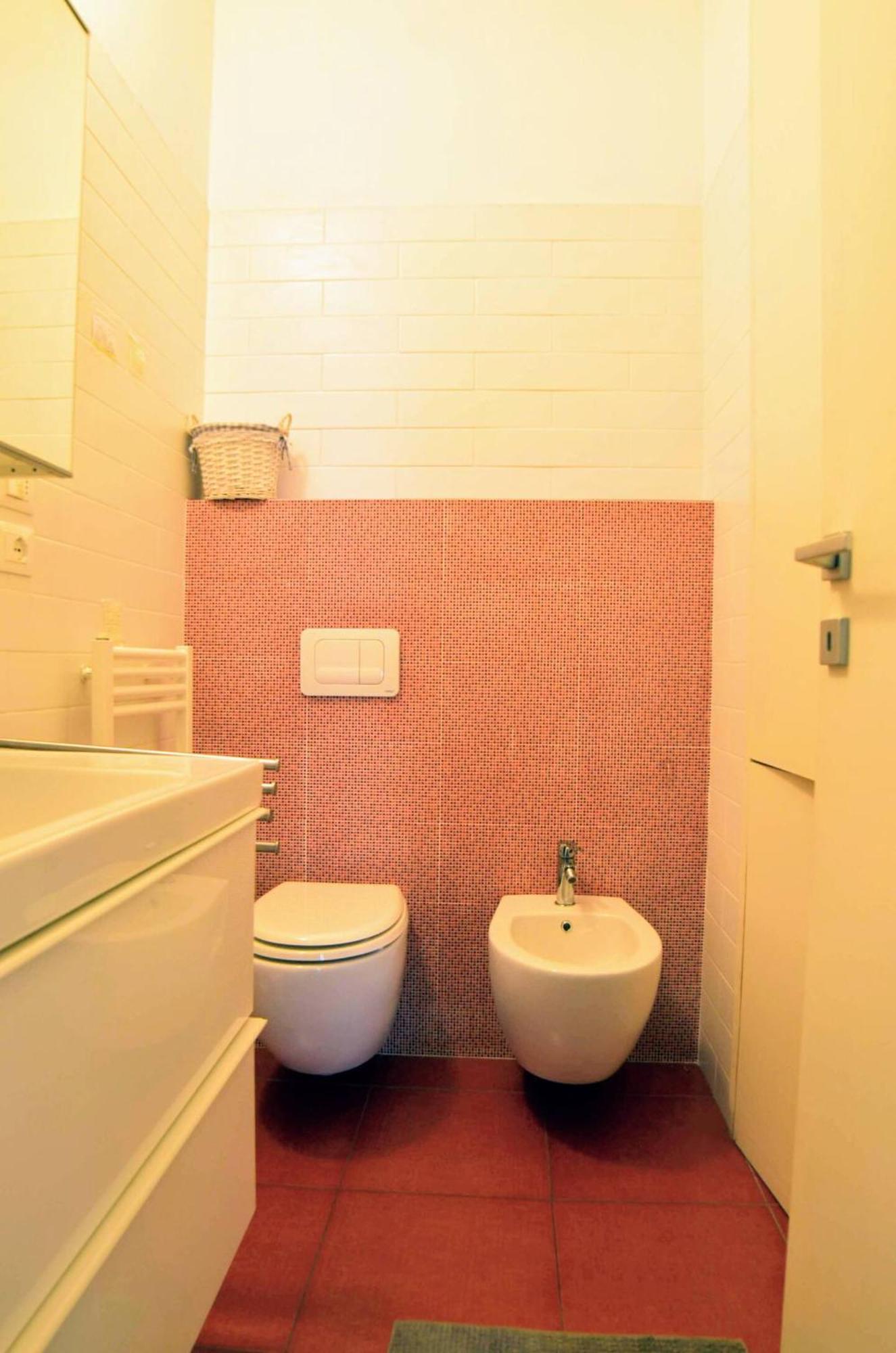 The Red In With Free Parking Apartment